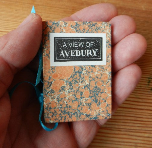 A View Of Avebury (Miniature Book)